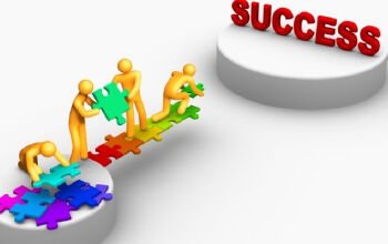 Stickmen building a puzzle towards success